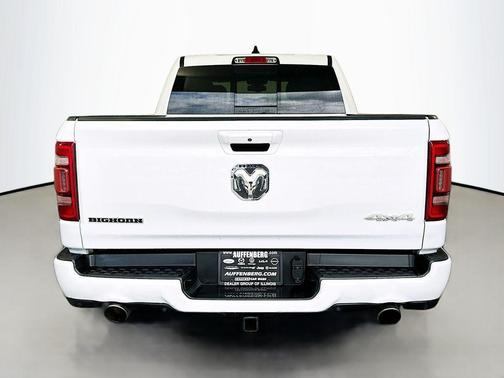 Bright White Clearcoat 2019 RAM 1500 Big Horn
