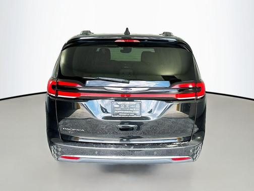 2021 Chrysler Pacifica Touring-L