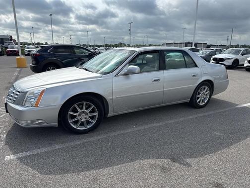 2010 Cadillac DTS Base