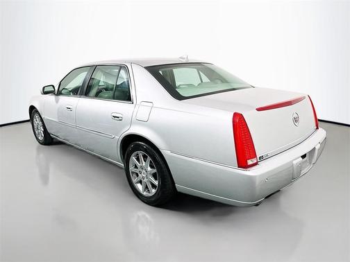 2010 Cadillac DTS Base