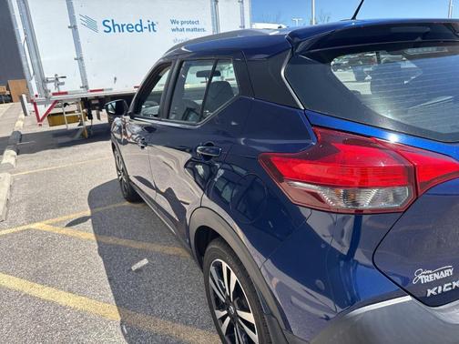 Deep Blue Pearl 2019 Nissan Kicks SR