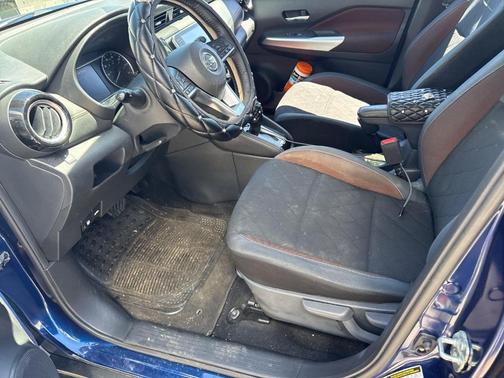 Deep Blue Pearl 2019 Nissan Kicks SR