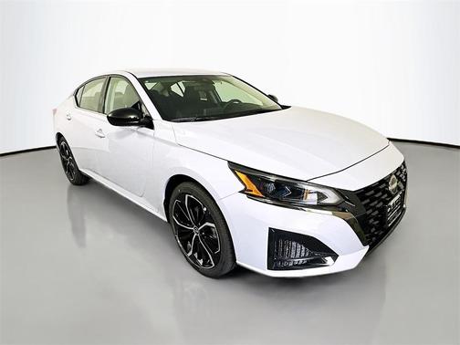 2025 Nissan Altima SR