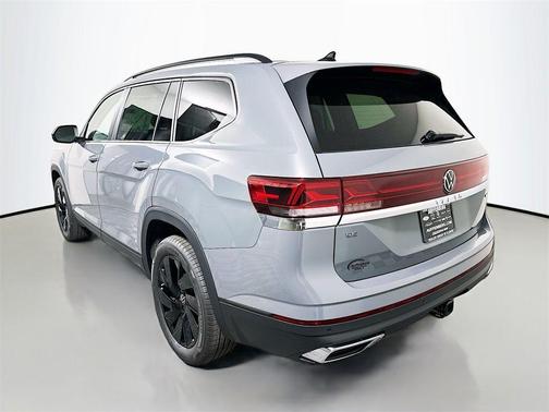 Pure Gray 2026 Volkswagen Atlas 2.0T SE W/TECHNOLOGY