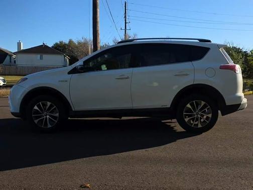 2018 Toyota RAV4 Hybrid LE