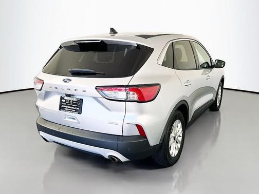 Ingot Silver Metallic 2020 Ford Escape SE