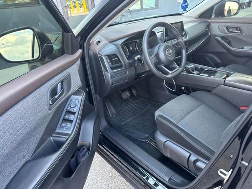 Black 2021 Nissan Rogue S