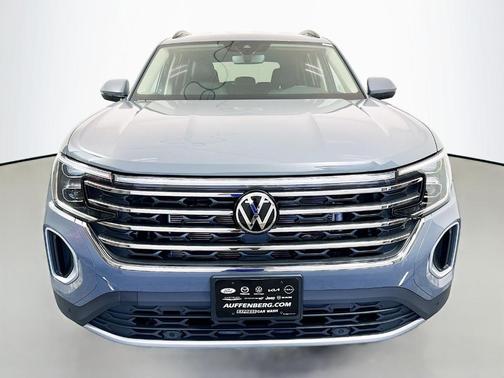 Pure Gray 2026 Volkswagen Atlas 2.0T SE w/Technology