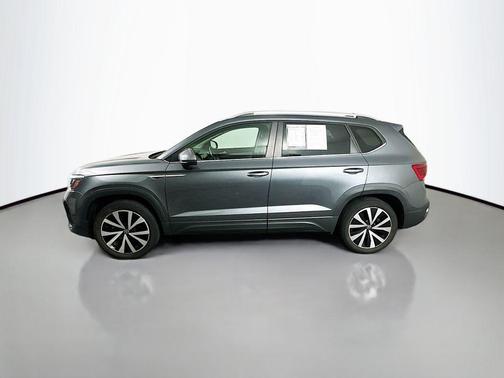 Platinum Gray Metallic 2022 Volkswagen Taos 1.5T SE