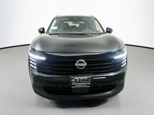 Super Black 2027 Nissan Kicks SV