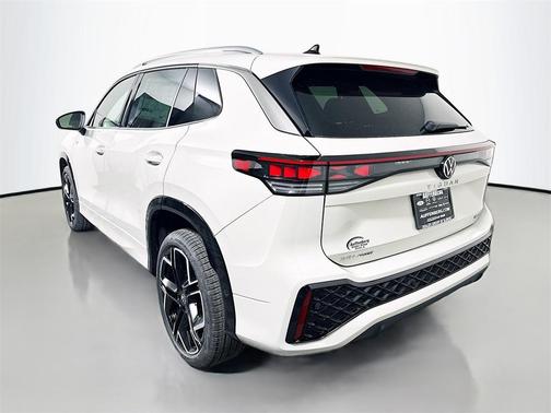 2026 Volkswagen Tiguan 2.0T SEL R-Line