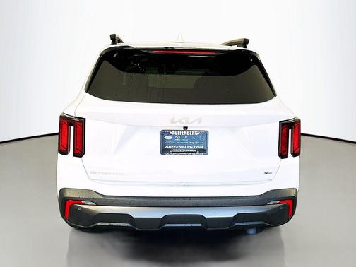 Glacial White Pearl 2024 Kia Sorento X-Line EX