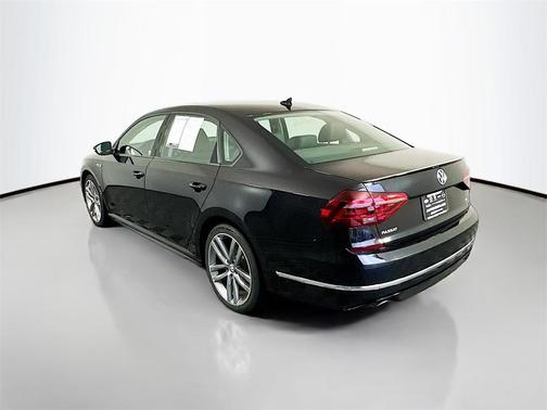 2018 Volkswagen Passat 2.0T R-Line