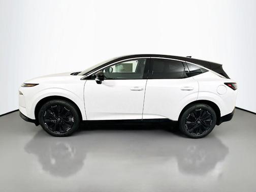 White / Black 2026 Nissan Murano Platinum