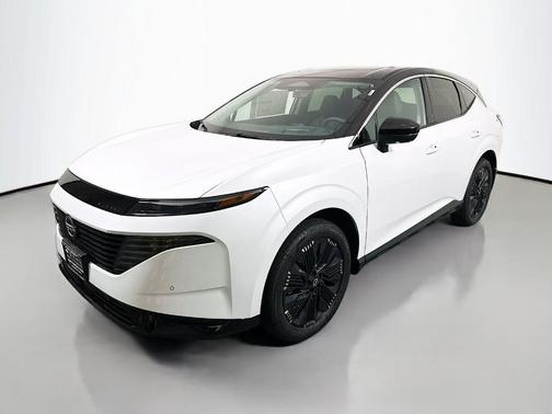 White / Black 2026 Nissan Murano Platinum