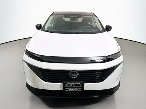White / Black 2026 Nissan Murano Platinum