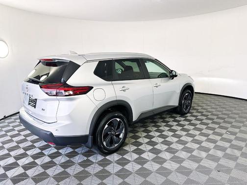 Brilliant Silver Metallic 2024 Nissan Rogue SV