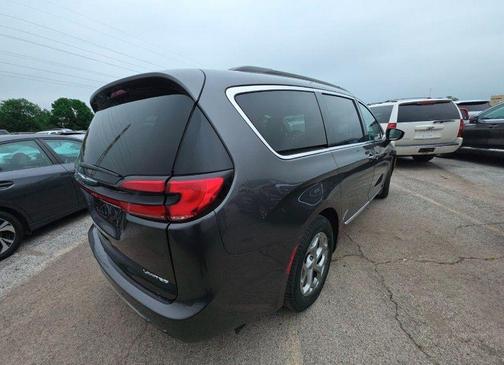 Granite Crystal Clearcoat Metallic 2023 Chrysler Pacifica Limited