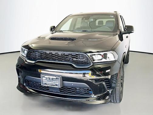 DB Black Crystal Clearcoat 2026 Dodge Durango GT Plus HEMI V8