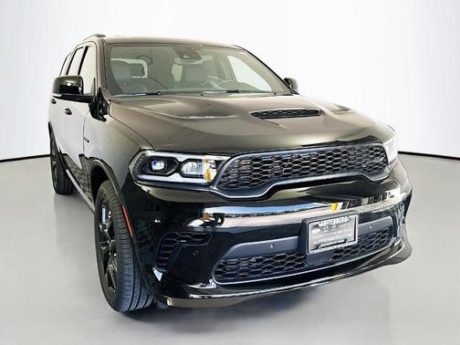 DB Black Crystal Clearcoat 2026 Dodge Durango GT Plus HEMI V8
