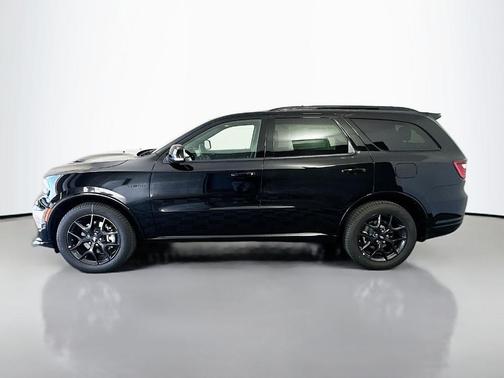 DB Black Crystal Clearcoat 2026 Dodge Durango GT Plus HEMI V8