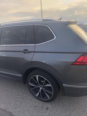 Platinum Gray Metallic 2024 Volkswagen Tiguan 2.0T SEL R-Line