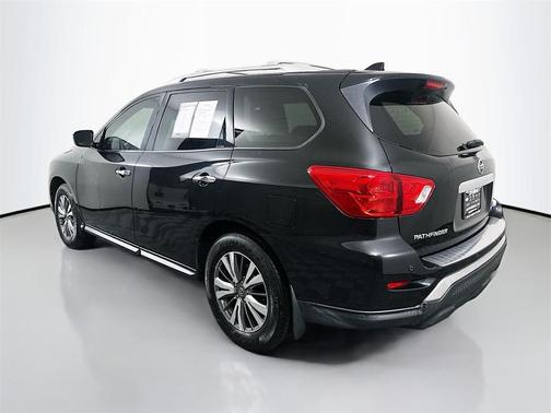 2019 Nissan Pathfinder SV