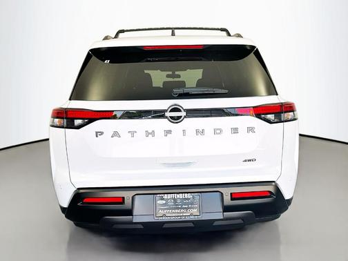 Pearl 2026 Nissan Pathfinder SV