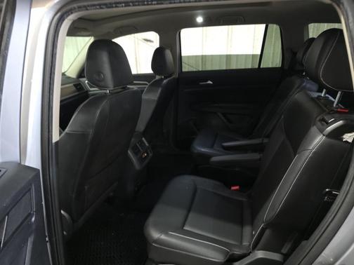 Pyrite Silver Metallic 2021 Volkswagen Atlas 3.6L SE w/Technology