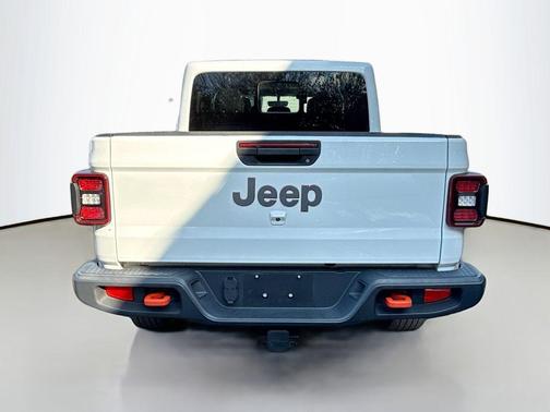 Bright White Clearcoat 2021 Jeep Gladiator Mojave