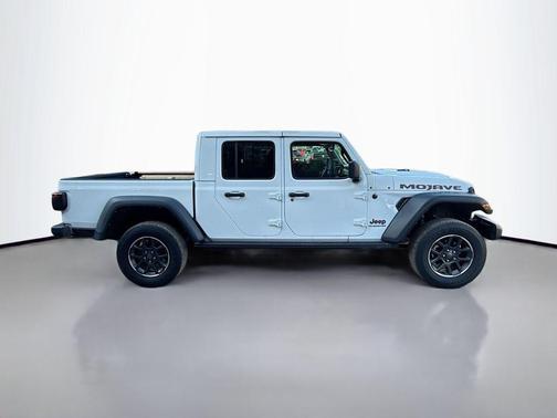Bright White Clearcoat 2021 Jeep Gladiator Mojave