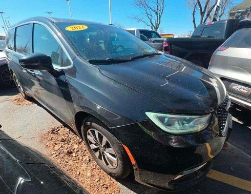 Brilliant Black Crystal Pearlcoat 2022 Chrysler Pacifica Hybrid Touring L
