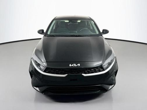 Aurora Black Pearl 2022 Kia Forte LXS