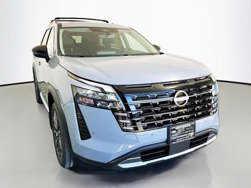 Boulder Gray Metallic 2026 Nissan Pathfinder Platinum