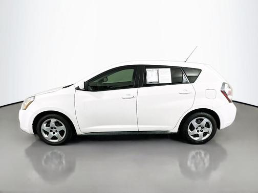 Ultra White 2010 Pontiac Vibe Base