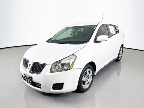 Ultra White 2010 Pontiac Vibe Base