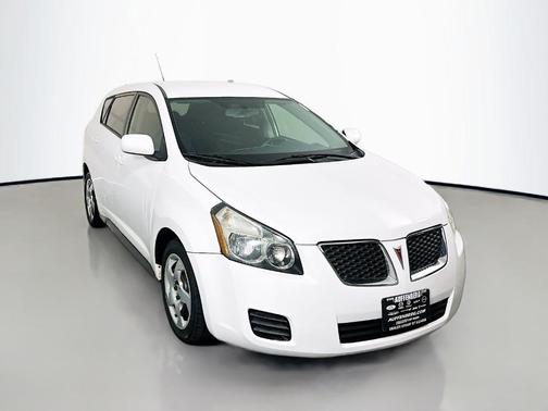 Ultra White 2010 Pontiac Vibe Base