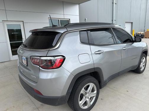 Sting Gray Clearcoat 2024 Jeep Compass Latitude