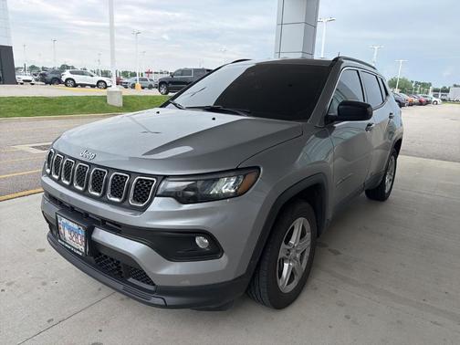 Sting Gray Clearcoat 2024 Jeep Compass Latitude
