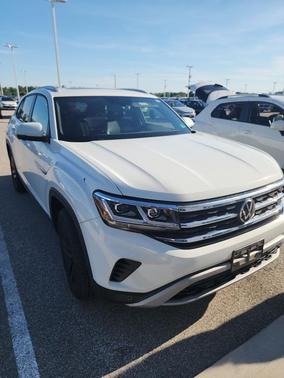 Pure White 2022 Volkswagen Atlas Cross Sport 2.0T SE w/Technology