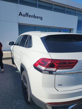 Pure White 2022 Volkswagen Atlas Cross Sport 2.0T SE w/Technology