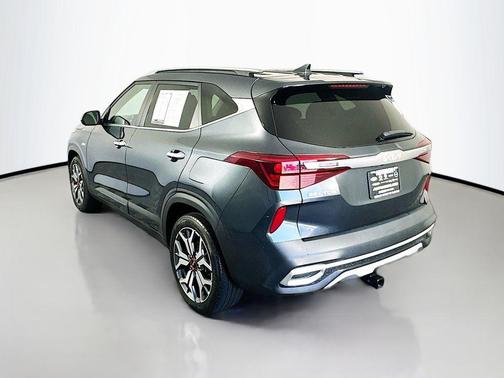 Gravity Gray 2023 Kia Seltos SX