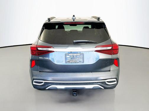 Gravity Gray 2023 Kia Seltos SX