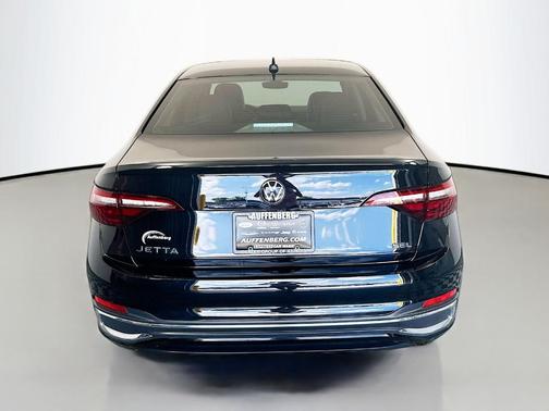 Deep Black Pearl Effect 2022 Volkswagen Jetta 1.5T SEL
