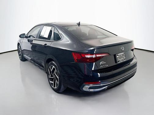 Deep Black Pearl Effect 2022 Volkswagen Jetta 1.5T SEL