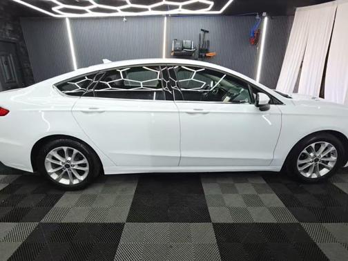 Oxford White 2019 Ford Fusion SE