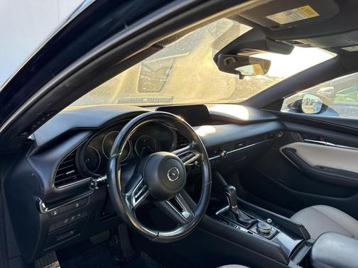 2022 Mazda Mazda3 FWD w/Preferred Package