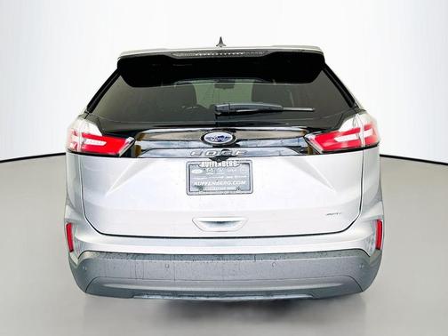 Iconic Silver Metallic 2022 Ford Edge SE
