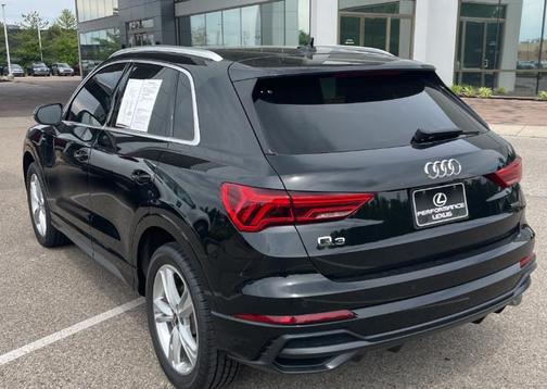 Mythos Black Metallic 2022 Audi Q3 45 S line Premium