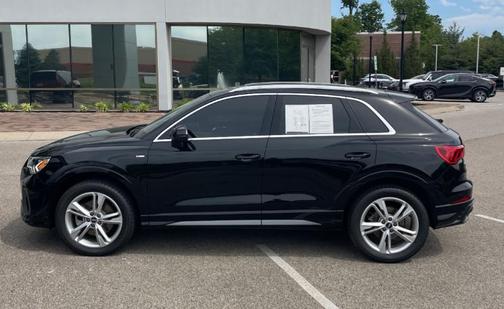 Mythos Black Metallic 2022 Audi Q3 45 S line Premium